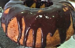 como hacer un bund cake de vainilla con glaseado de chocolate