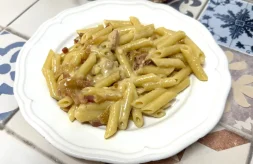 como hacer macarrones con queso de cabra y cebolla caramelizada