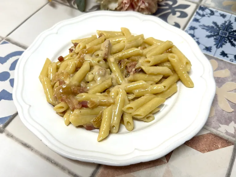 como hacer macarrones con queso de cabra y cebolla caramelizada