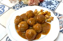 como hacer albóndigas en salsa con chocolate