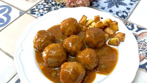 como hacer albóndigas en salsa con chocolate