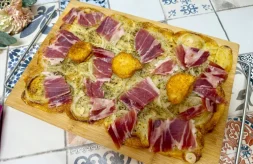 como hacer coca de patatas con yemas de huevo rebozadas
