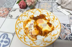 como hacer pollo con pisto y huevo