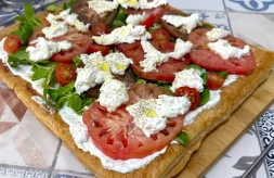 como hacer coca de tomates y burrata