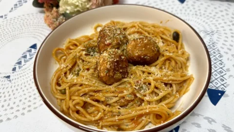 COMO HACER ALBONDIGAS CON ESPAGUETIS